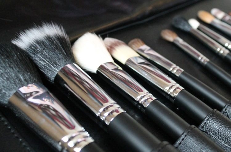 Tips for Cleaning Makeup Brushes to increase their Lifespan