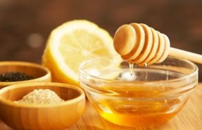 Benefits of Honey on Skin to remove Pimples and Acne Scars