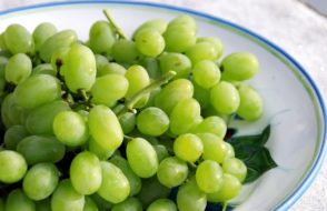 Cholesterol to Prevent Cancer know the Health benefits of Grapes