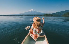 What is the Difference between a Traveller and a Tourist?