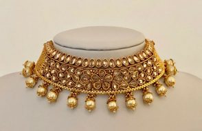 The latest Gold Necklace designs available Online at affordable Rates