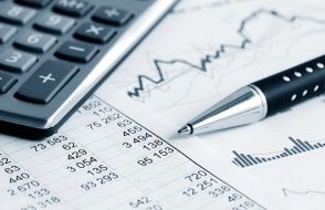 What is the better Option between Futures and Options?