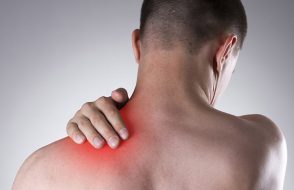 Homely Therapies and good Postures to relax you from a Stiff Neck