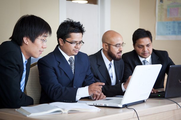 Online Resources to Craft a Stand-Out MBA Application Resume