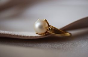 Some Notes of Wearing Jewelry of various Materials