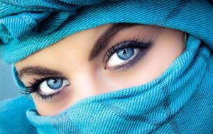 Grow your Eyelashes and Eyebrows using Dyes, Make-Up or Eye-Shadow