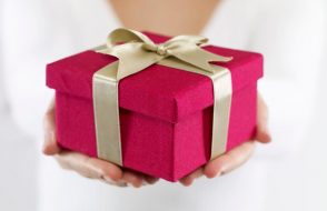 Unique Rakhi Gifts Hampers for Surprise your Bhaiya and Bhabhi