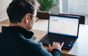 10 Must-Have Tips on How to Stay Healthy when you Work on a Computer all Day