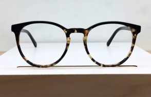 10 Eyeglass distributors to buy funky Eyewear and Eye Shades