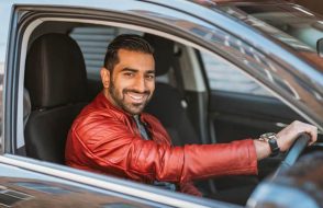 उबेर चालक के रूप में अतिरिक्त नकदी अर्जित करना