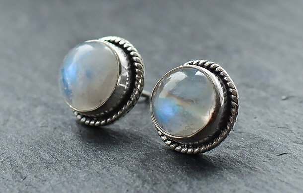 Feminine Styles and Designs in Moonstone Jewelry