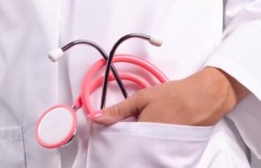 8 Tips to Select the Right Gynaecologist to Visit