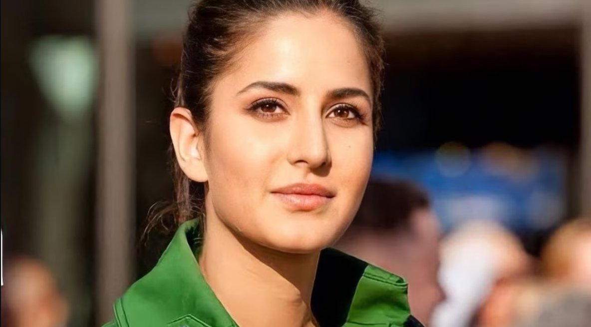 B-Town hotty Katrina Kaif images in Saree for free download