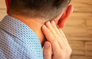 5 Ways to Deal with Ear Pain
