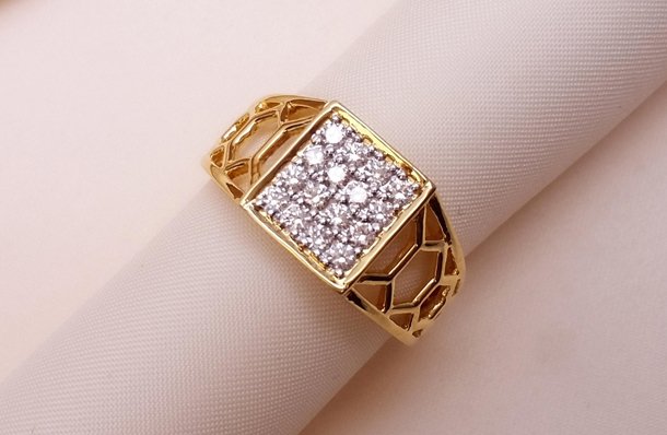 How to Compare Moissanite and Diamond Rings?