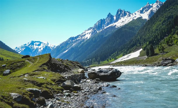 Kashmir Tourism from Surat - Family-Friendly Spots for visitors