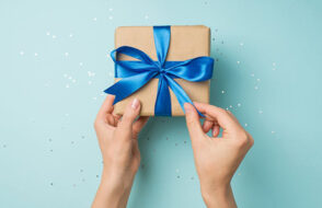 How do I Choose an Anniversary Gift for my Partner Online?